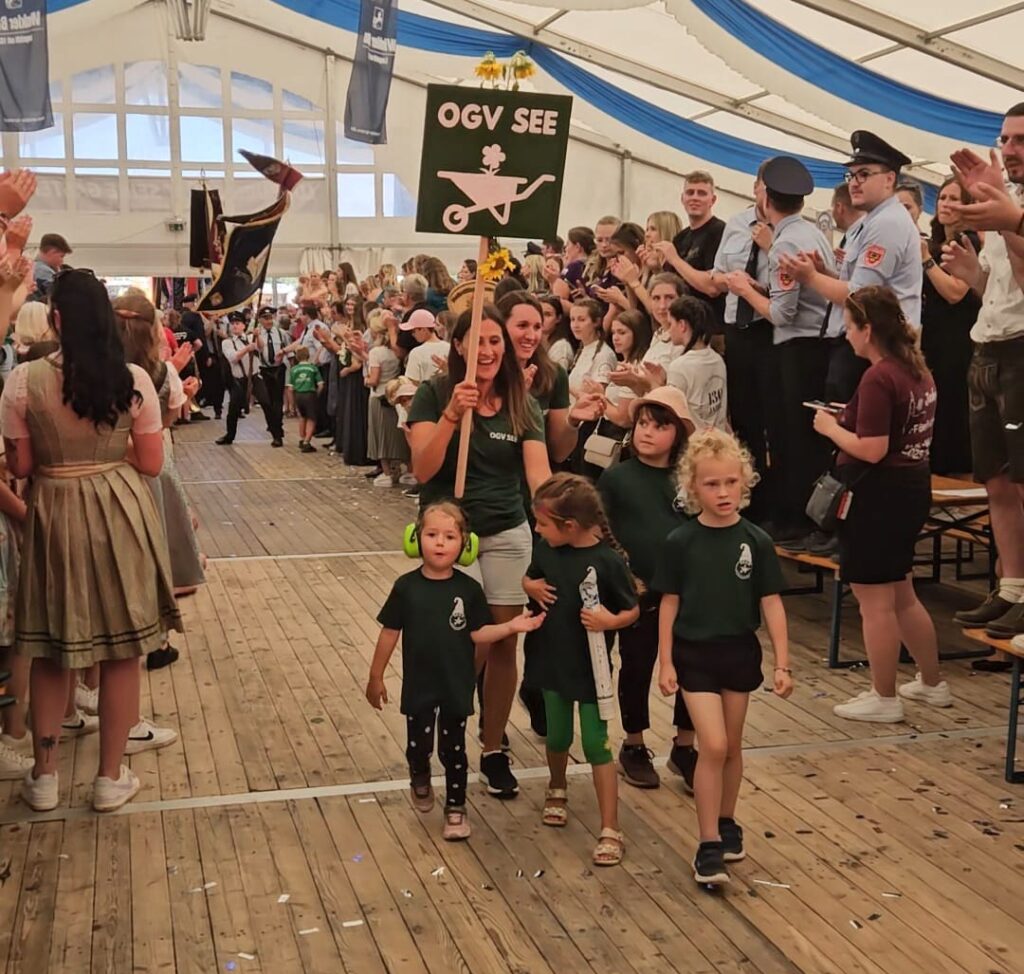 Einzug ins Festzelt