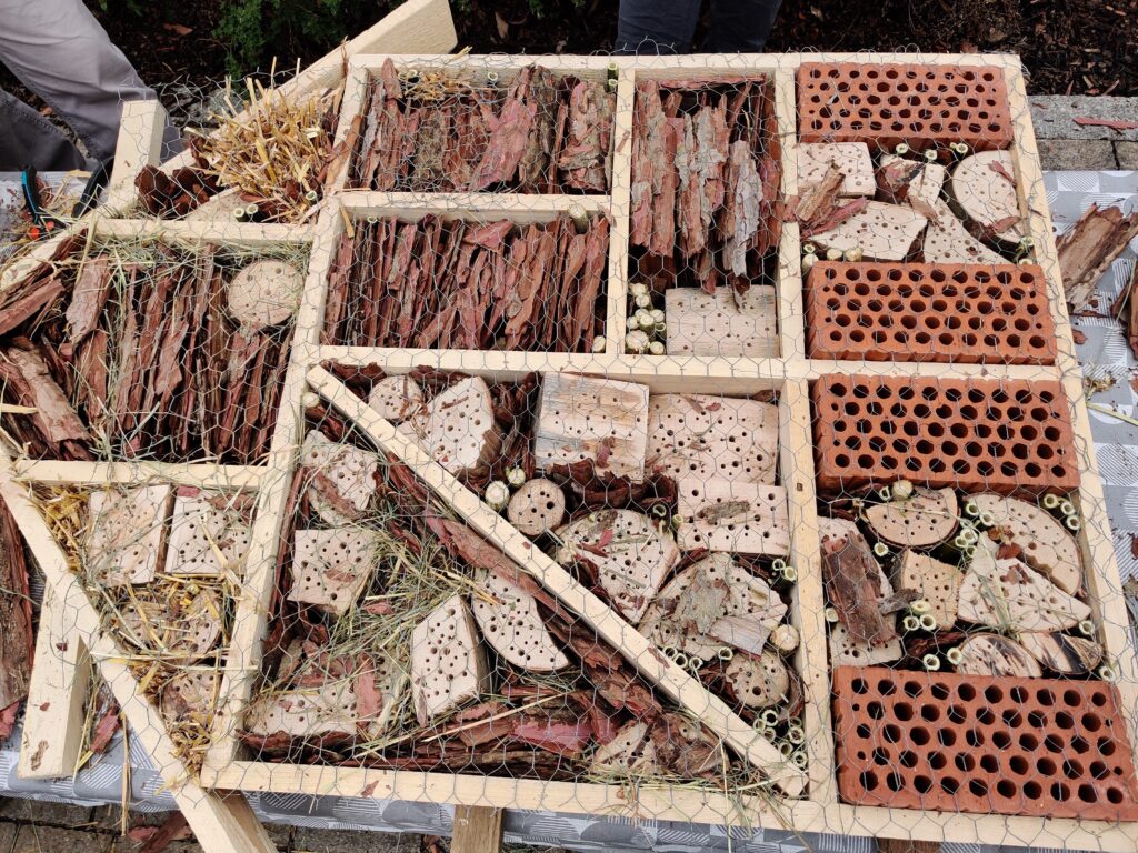 Fertiges Insektenhotel